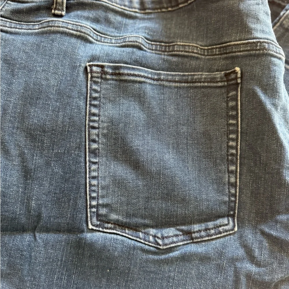 Woman’s Plus Size Wide Leg Jeans Buttery Soft Stretch 28W Old Navy - Picture 5 of 15